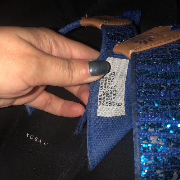 Good condition used sparkle flip-flops - Picture 3 of 5